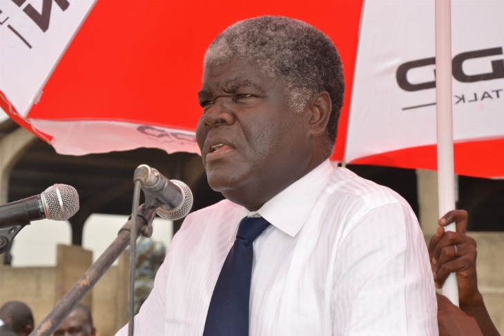 Salubrité des voies d’Abidjan : Le Gouverneur Beugré Mambé met en garde les transporteurs de sable et de gravier